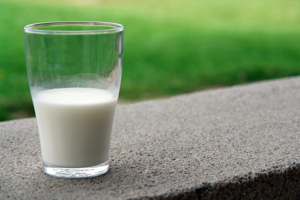 Glas mit Milch